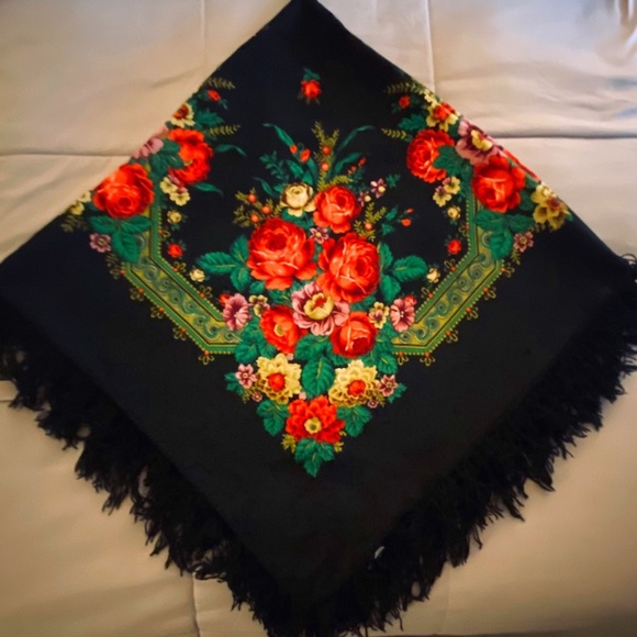 PavlovoPosad Accessories - Russian Square Wool Shawl Black with Red Flowers